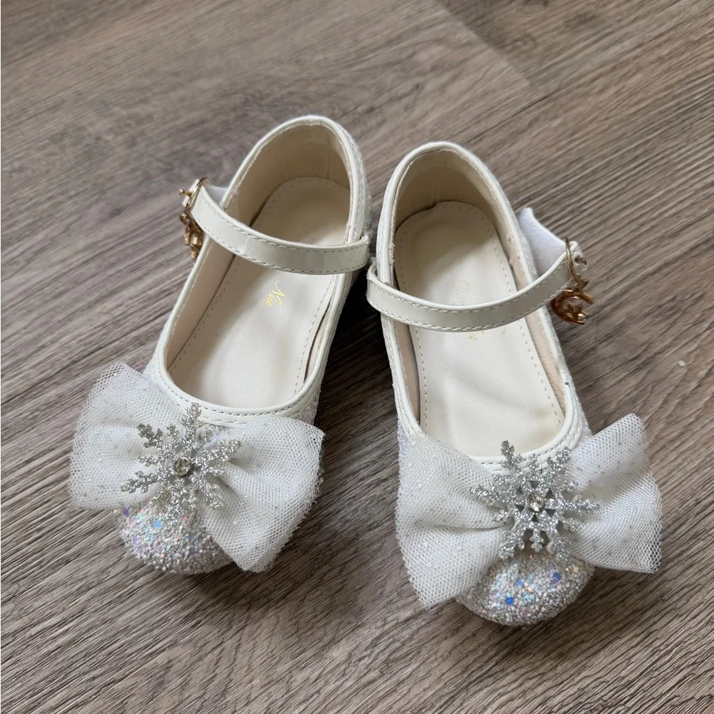 Charming White Kids Dress Shoes with Snowflake Glitter Bow Size 7